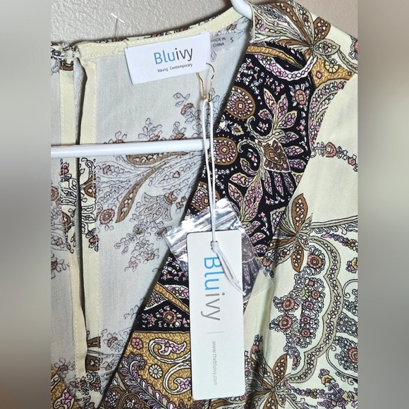 NWT Women's BlueIvy Boho Paisley Deep V-Neck Jumpsuit, Size Small - Picture 3 of 3